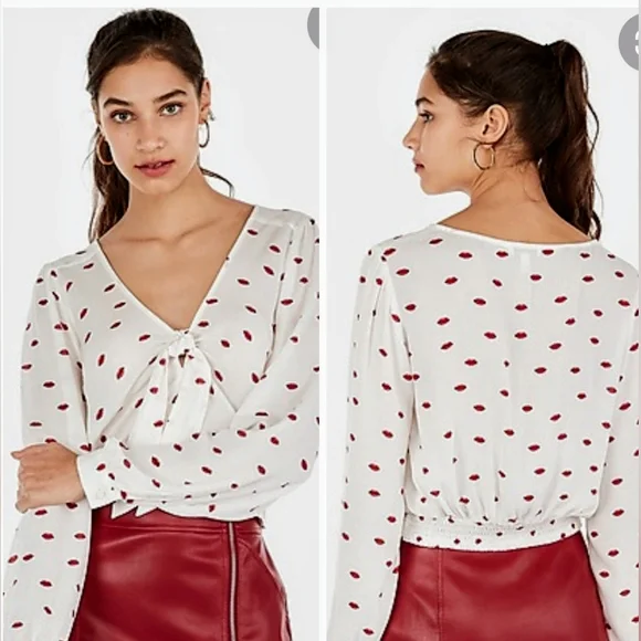 ✨️Final Price✨️Express Sz M Red Lips Patterned Long sleeve Crop top - Picture 1 of 6